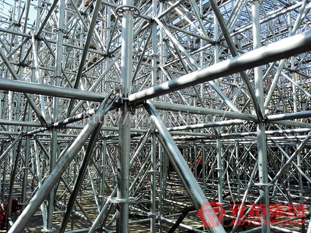 铺设主次龙骨01